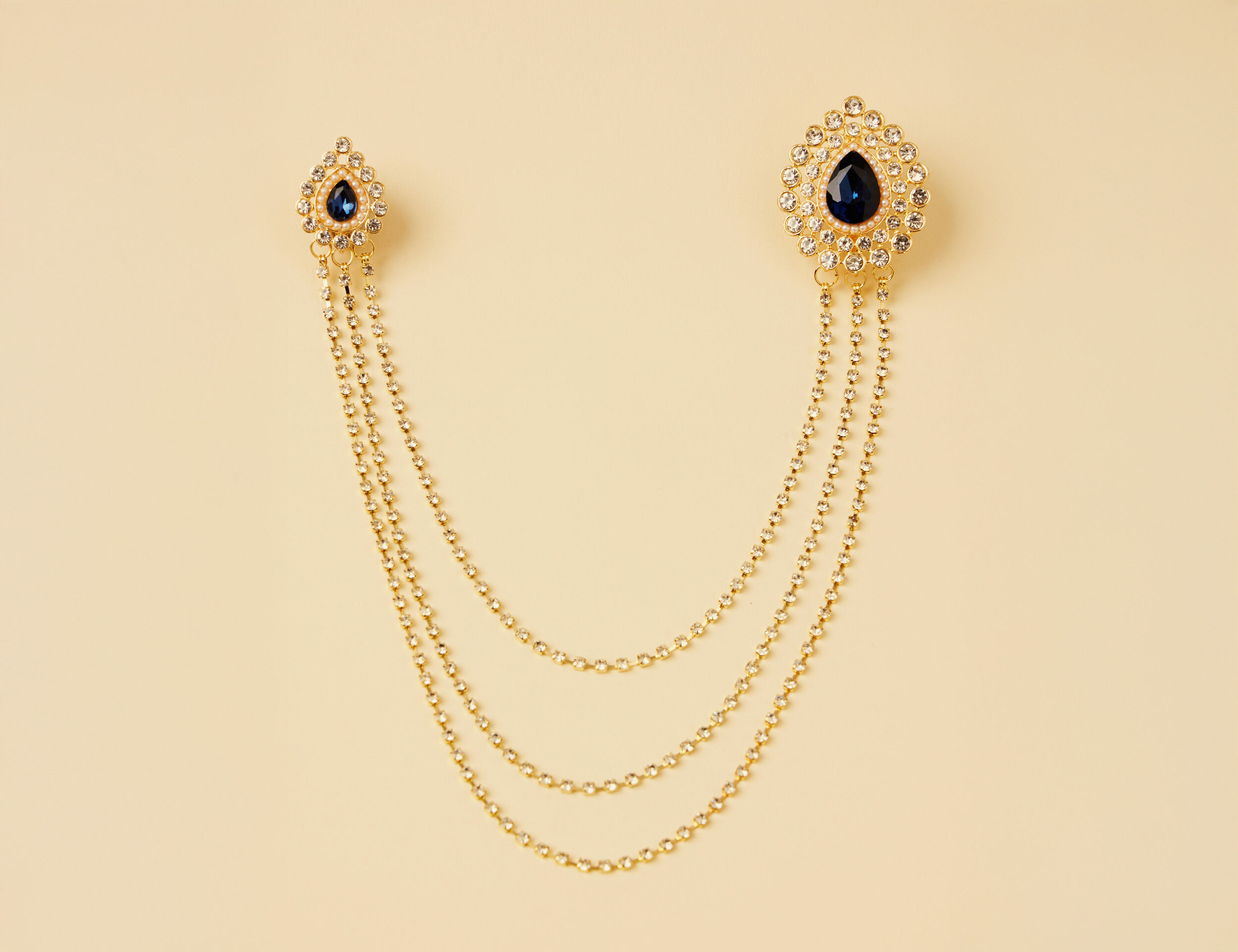 A modern brooch with black diamond on it